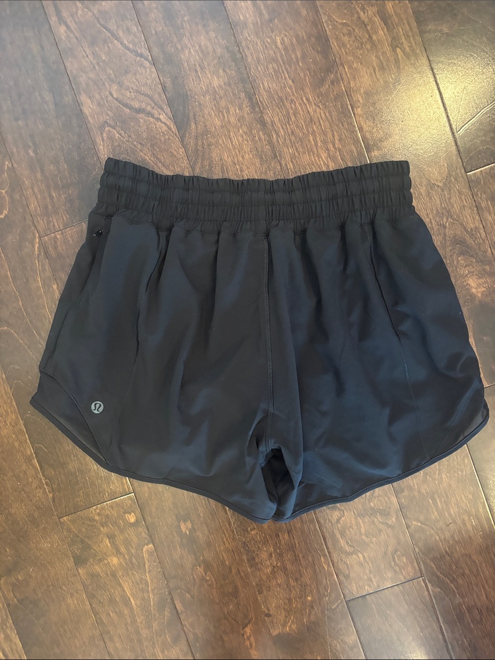 Lululemon 🍋 | 6 | Hotty Hot High-Rise Lined Short 4” in black - Picture 7 of 9